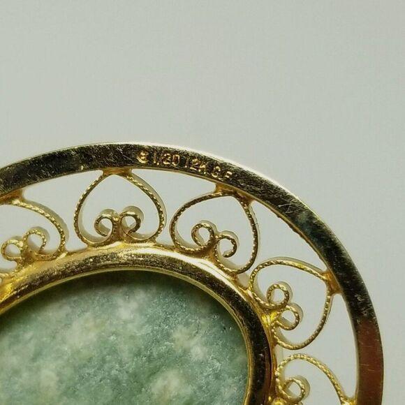 Vintage Oval Green Stone and 12k Yellow Gold Filled Filigree Frame Brooch - Picture 4 of 8